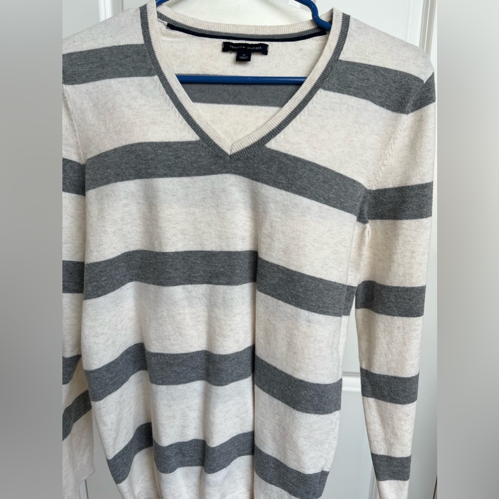 Women’s Tommy Hilfiger sweater medium